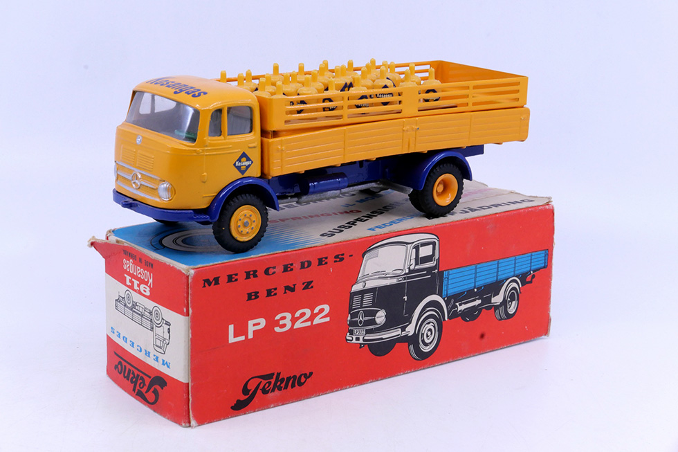 Tekno-Mercedes-LP322-ridelles-22Kosangas22-avec-bouteilles-911