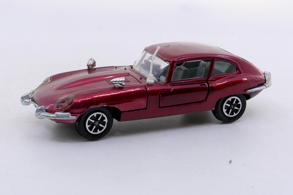 Dinky Toys Jaguar Type E 2+2 132