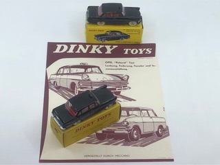 Dinky Toys Opel Rekord taxi et affichette