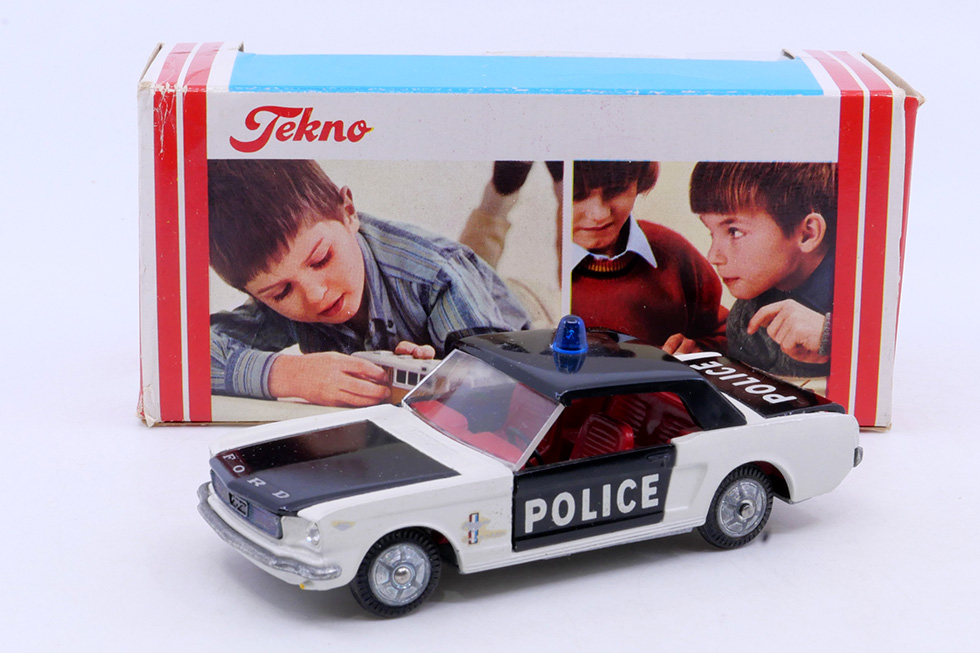 Tekno Ford Mustang Police