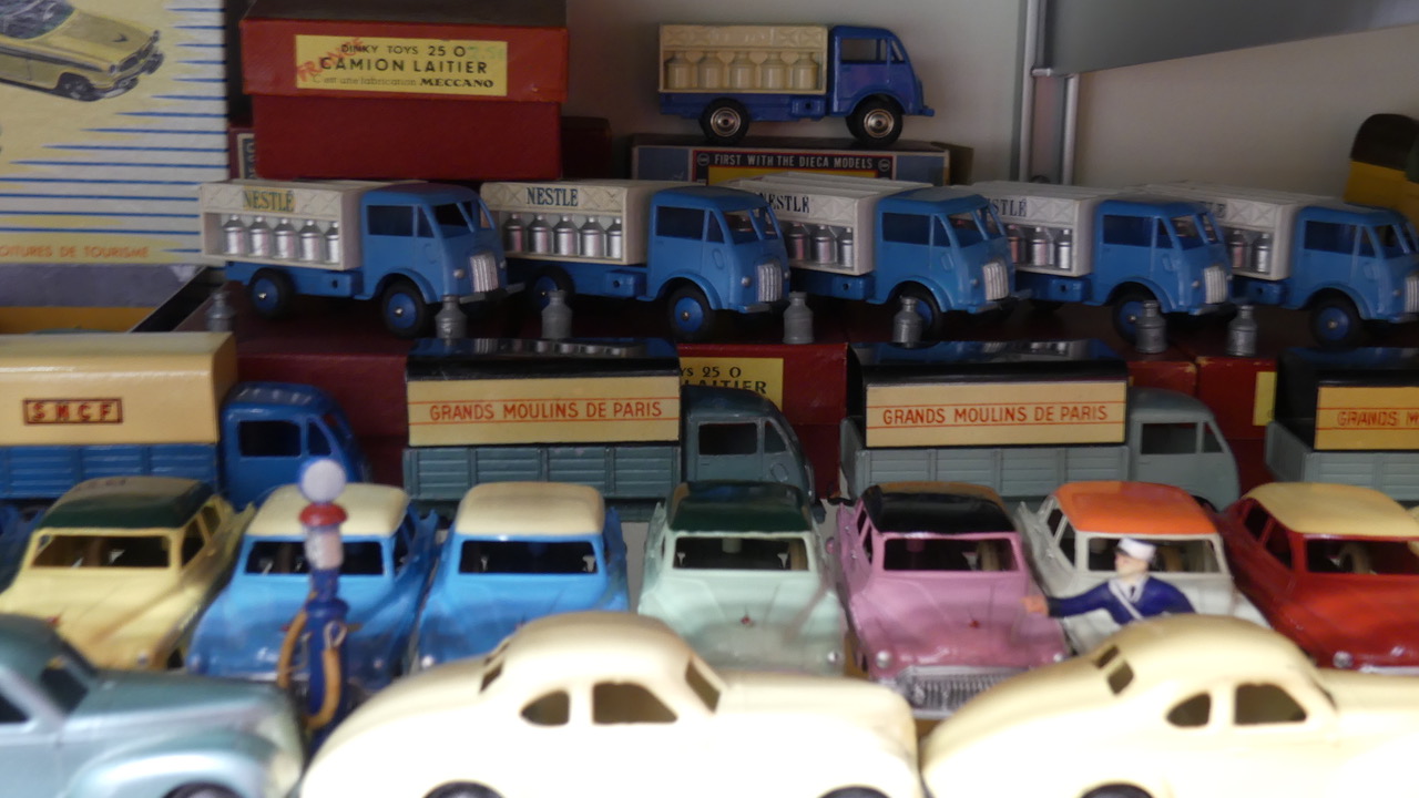 Collection Personnelle AutoJaune - Vitrine Dinky Toys