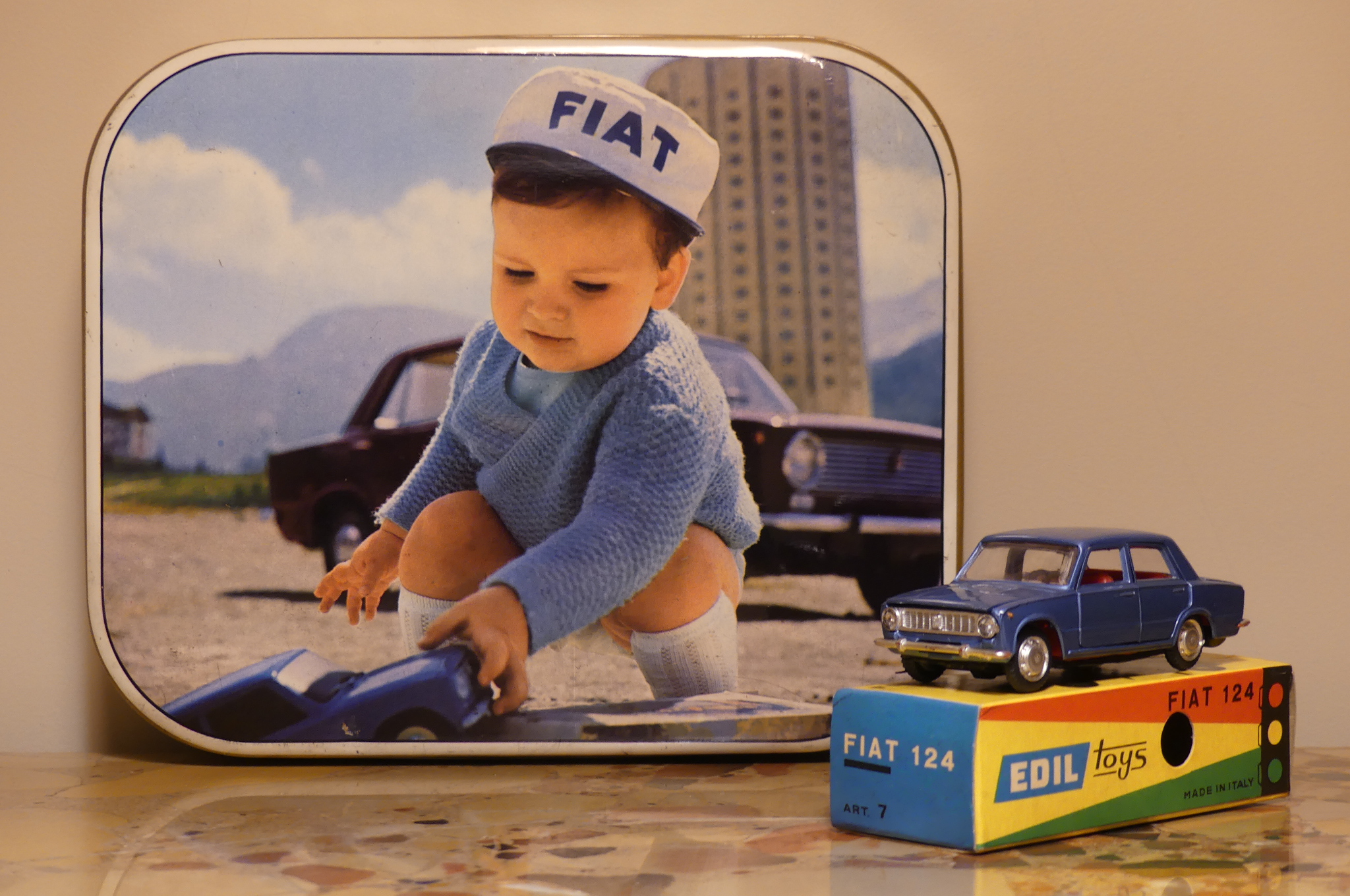 Collection Autojaune Espinasse Fiat 124 Edil Toys bleu et boite pronotionelle FIAT