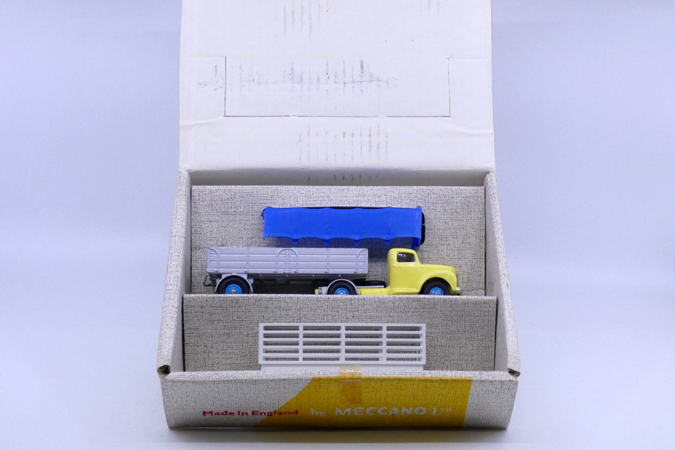 Dinky Toys GB - Commer semi remorque transformable 424