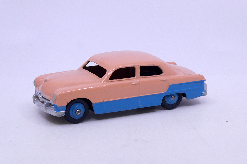 Dinky Toys GB - Ford Fordor bicolore 170