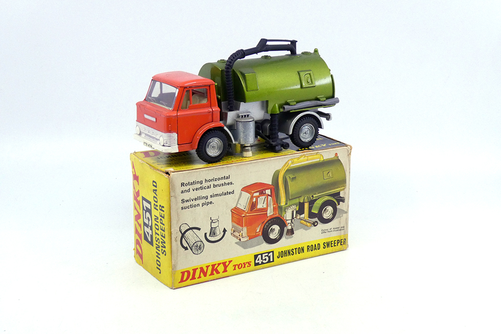 Dinky Toys GB - Ford D800 balayeuse 451