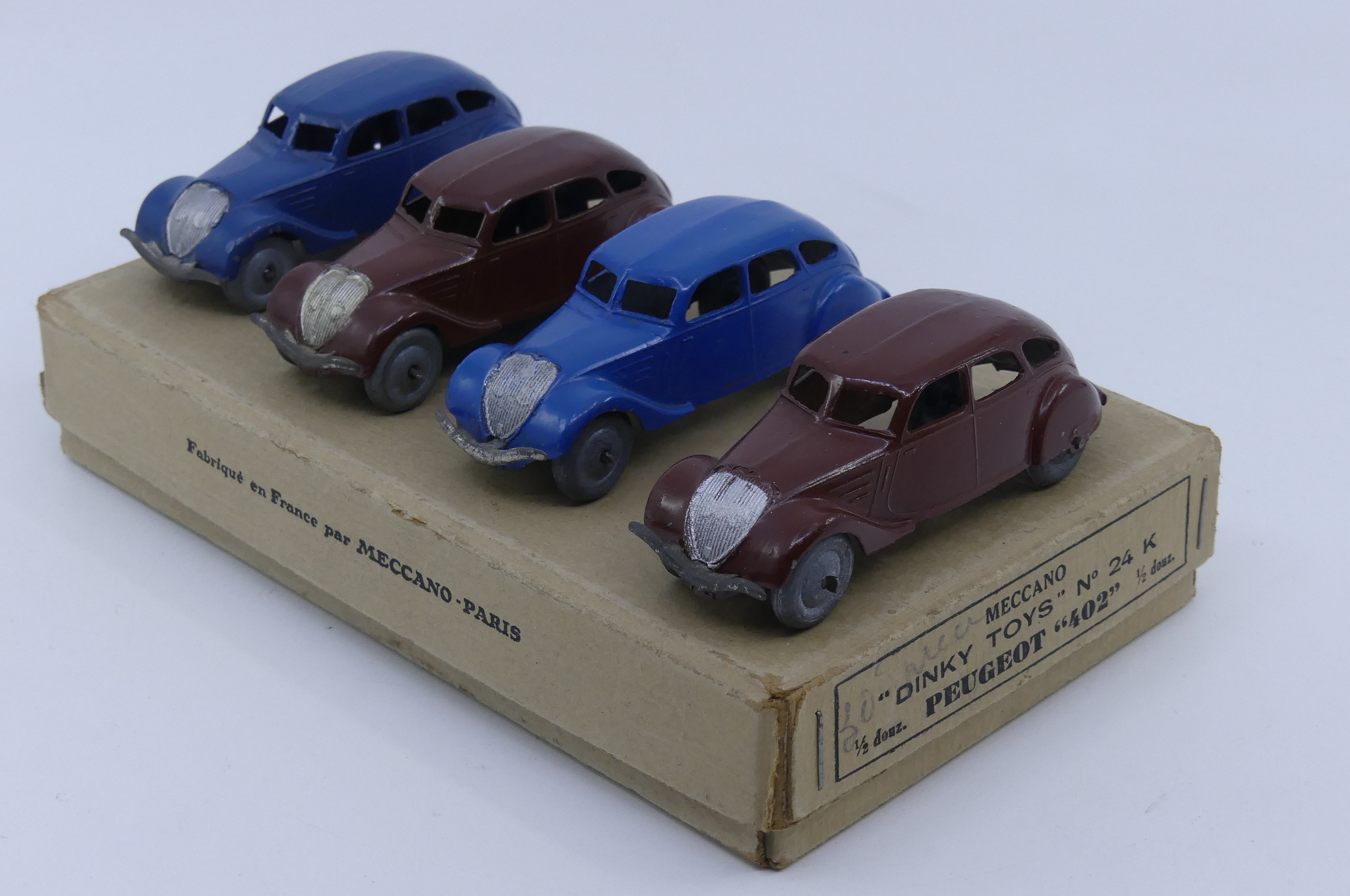 Boîte de six Peugeot 402 24K Dinky Toys Collection Autojaune
