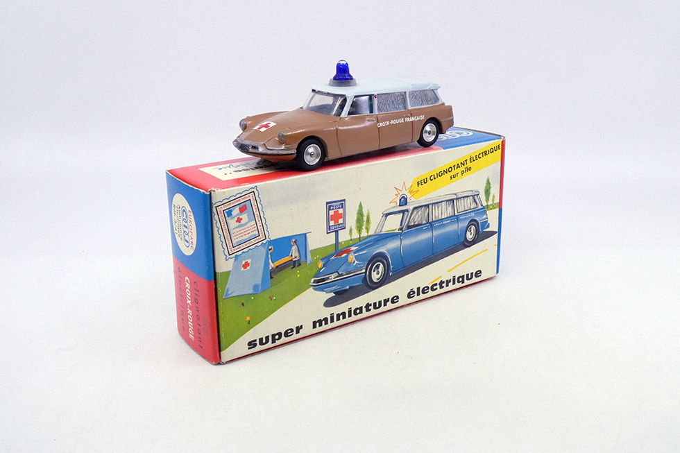 C.I.J. - Citroën ID19 break ambulance croix rouge 3-41
