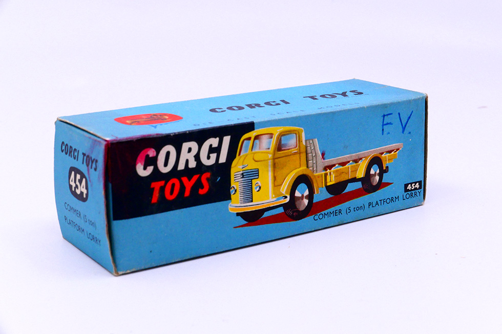 Corgi Toys - Commer 5 ton plateau 454