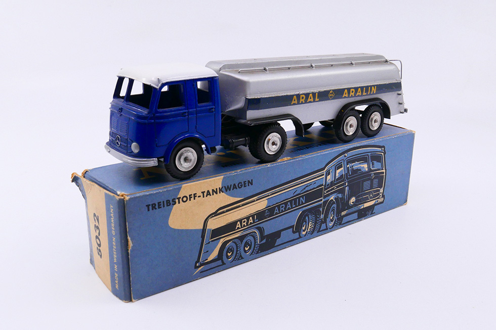 Marklin - Mercedes semi remorque citerne Aral Aralin 8032
