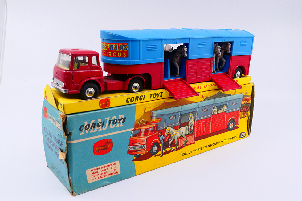 Corgi Toys - Bedford TK semi remorque chevaux cirque Chipperfields 1130