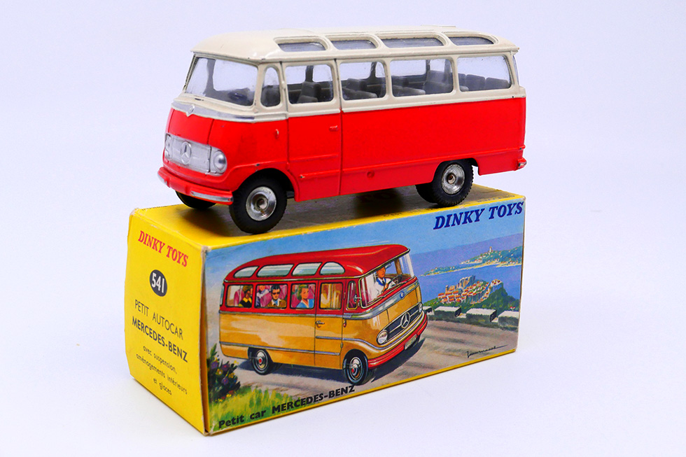 Dinky Toys France - Mercedes car 18 places orange 541