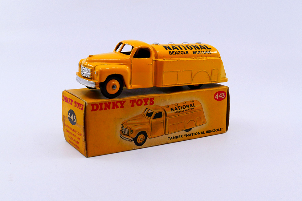 Dinky Toys GB - Studebaker camion citerne National Benzol 443