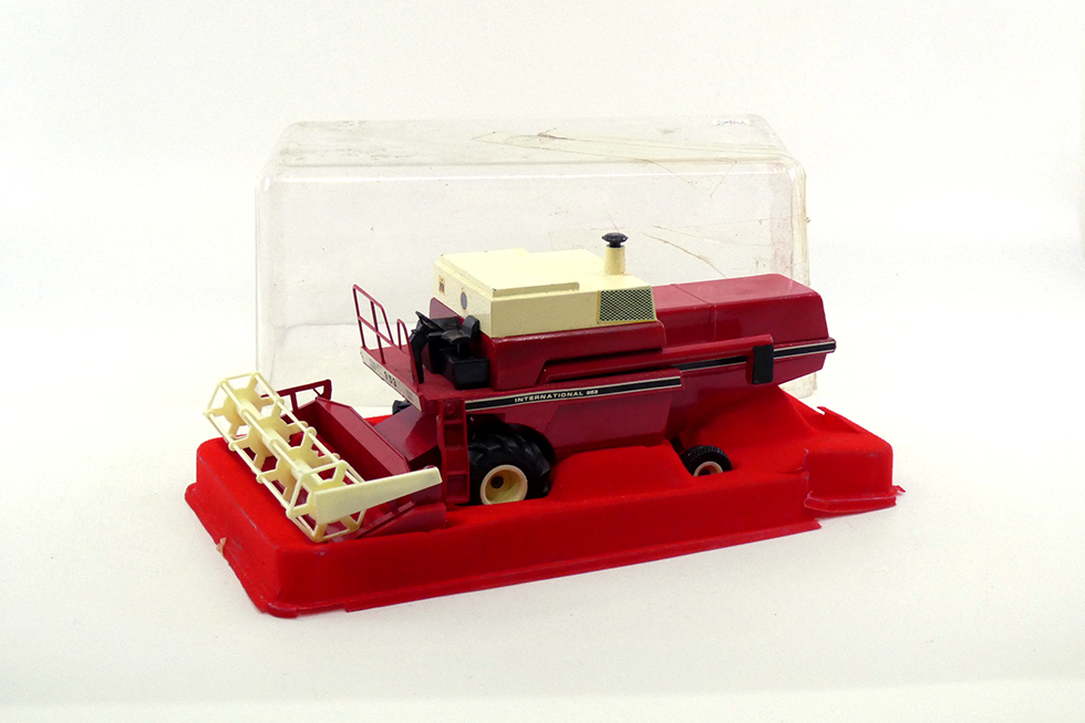 Eligor - International 953 moissonneuse-batteuse