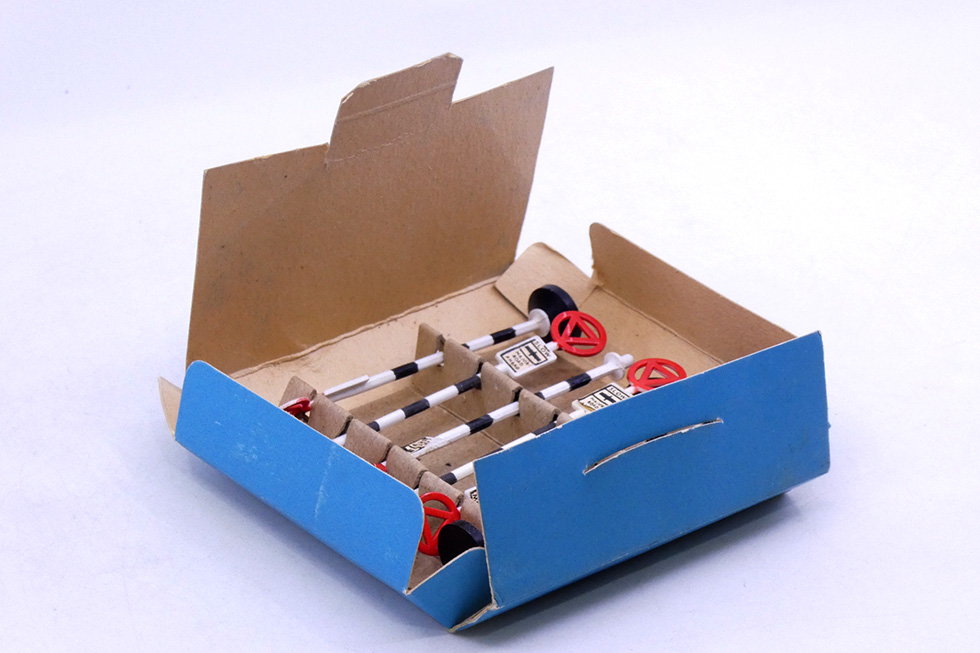 Spot On - Boîte 6 panneaux slow major road ahead