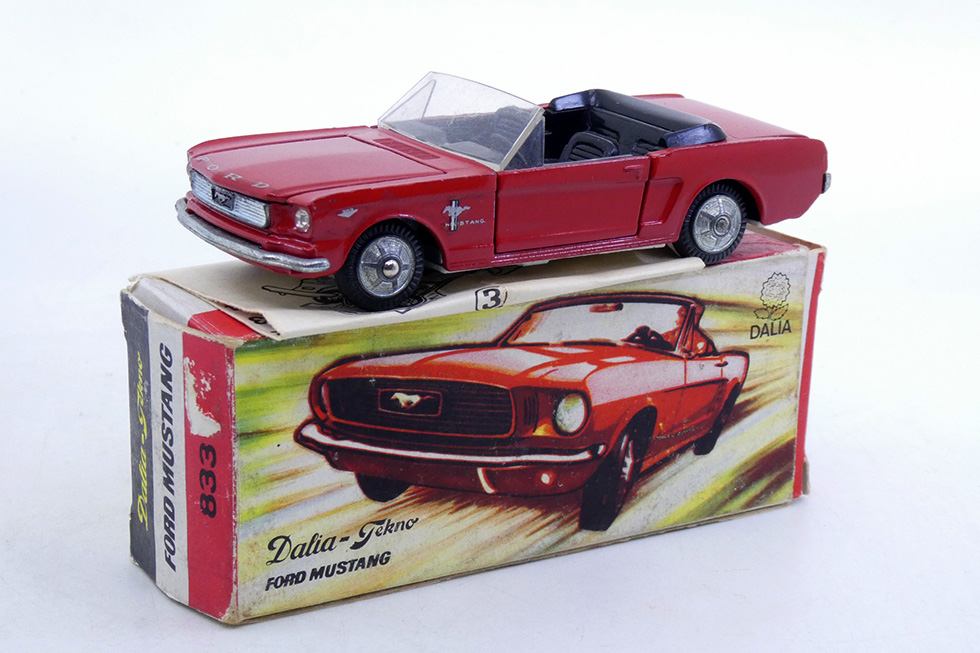 Tekno- Dalia - Ford Mustang cabriolet 833