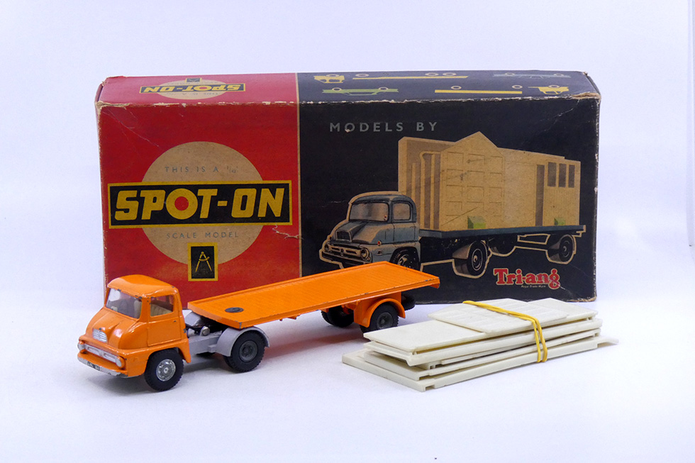 Spot On - Ford Thames tracteur avec remorque port garage 111A:0G