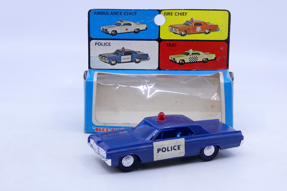 Blue box - Oldsmobile berline police 6111