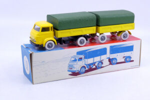 C.I.J. - Saviem S7 ridelles bâché avec remorque 4-77