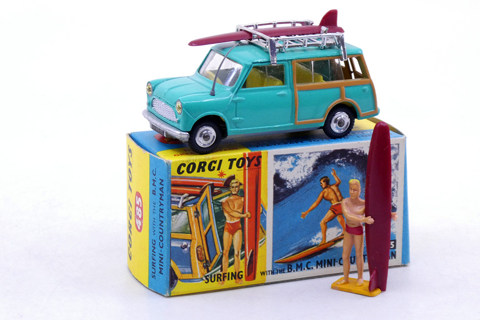 Corgi Toys - BMC Mini countryman avec planches de surf 485