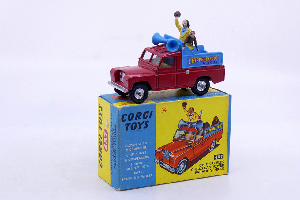 Corgi Toys - Land Rover 109LWB véhicule de parade du cirque Chipperfields 487