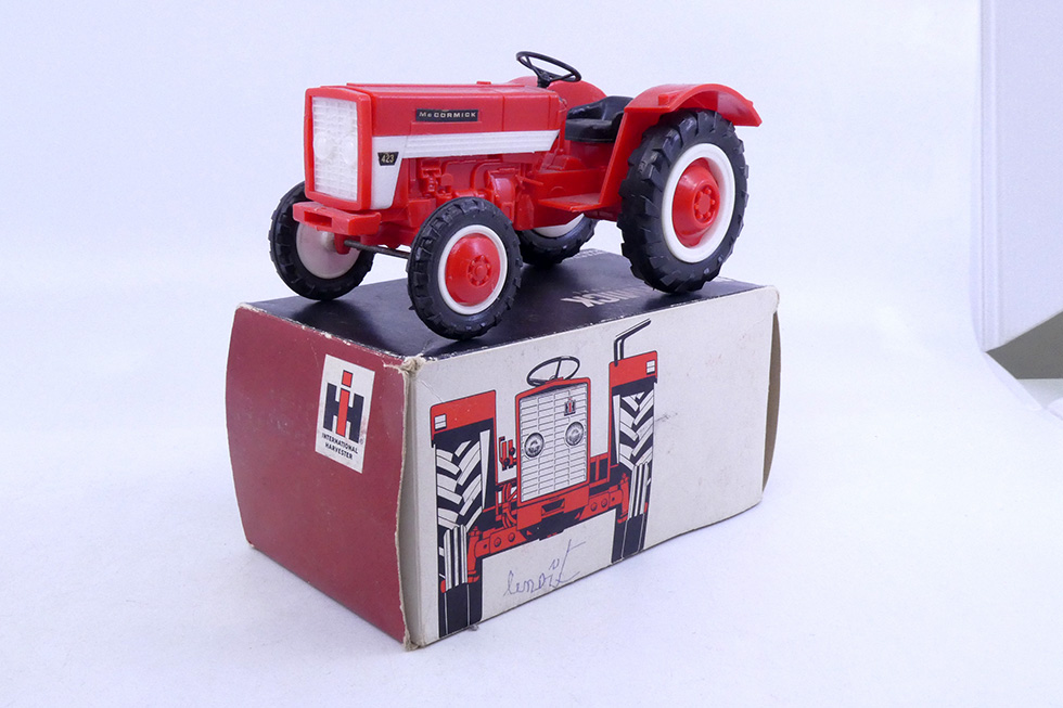 Cursor - Mc Cormick 423 tracteur agricole