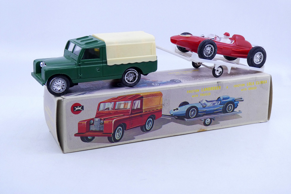 Hong-Kong - Land Rover 109 pick up bâché avec remorque et Lola Climax