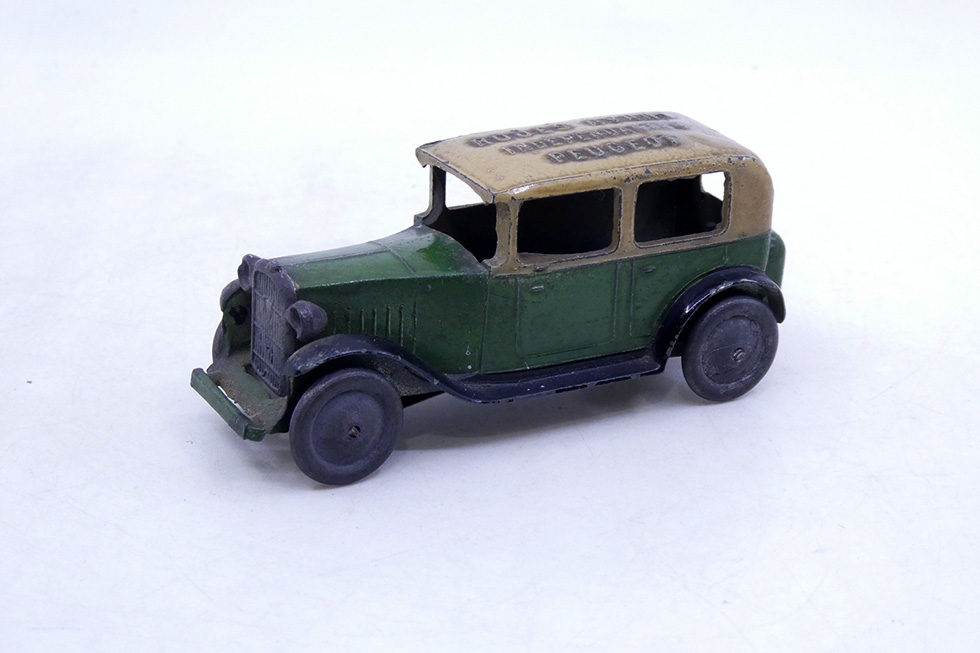 AR - Peugeot 201 berline roues avant indépendantes