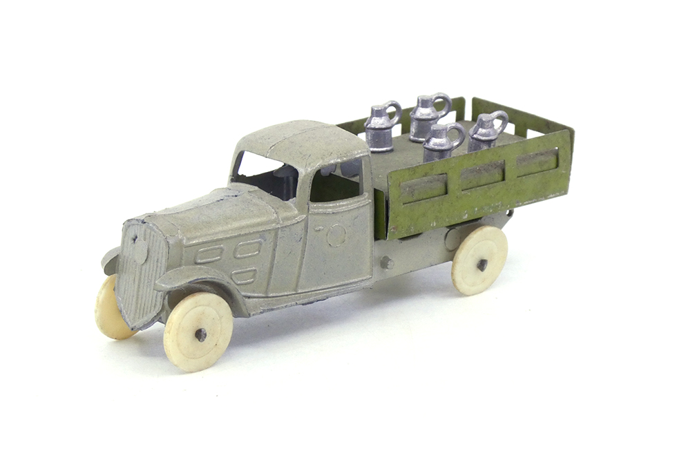 AR - Peugeot 301 camion laitier