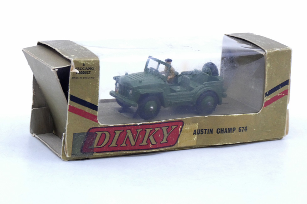 Dinky Toys GB - Austin Champ USA 674