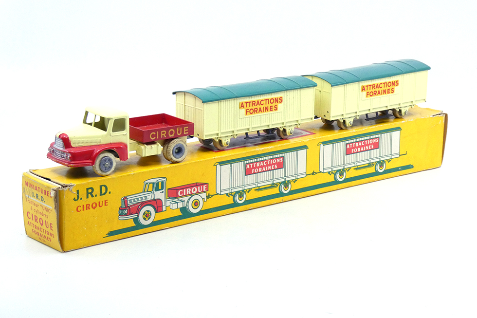 JRD - Unic Izoard tracteur avec deux roulottes attractions foraines 124