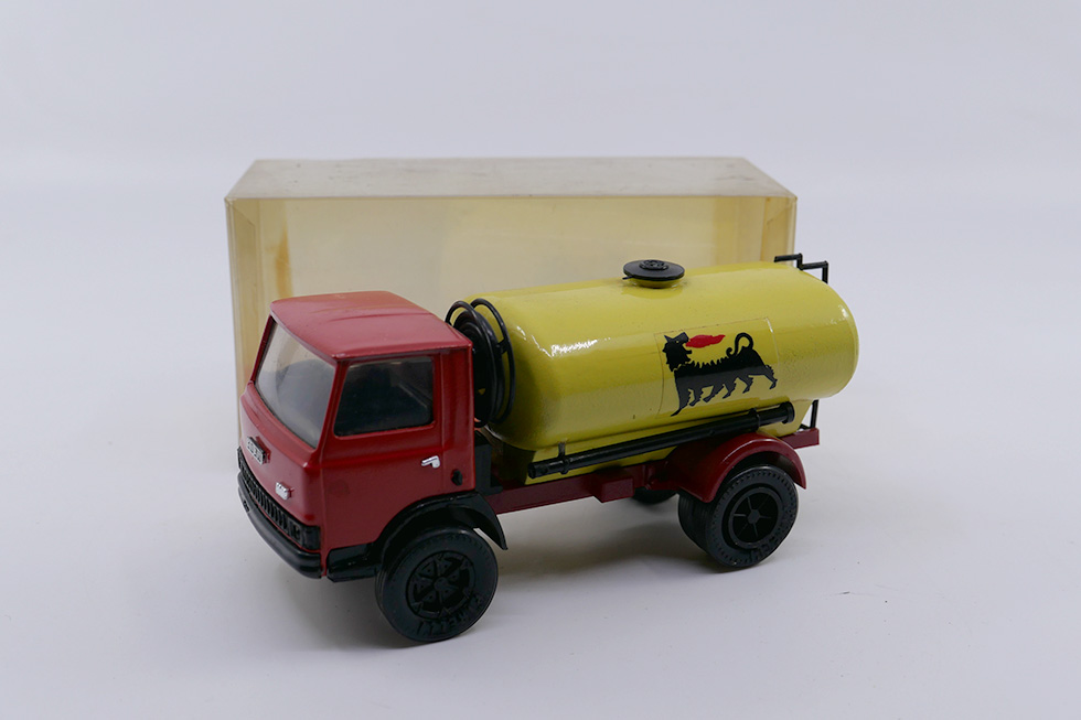 Old Car - Fiat 90 citerne AGIP