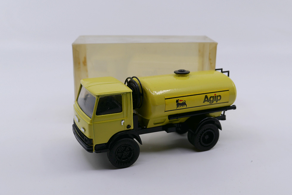 Old Car - Fiat 90 citerne AGIP