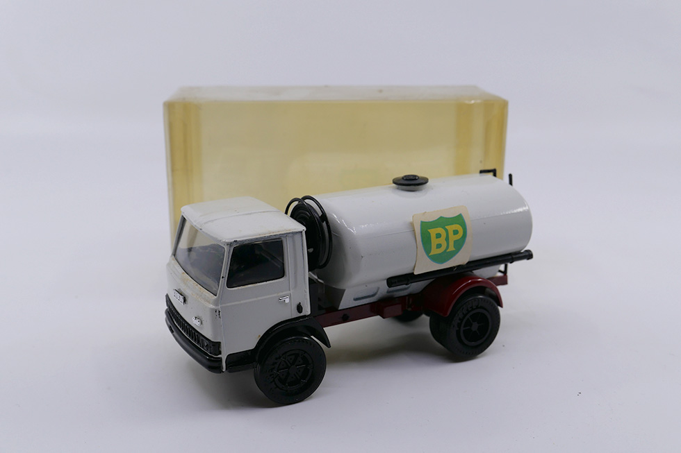 Old Car - Fiat 90 citerne BP