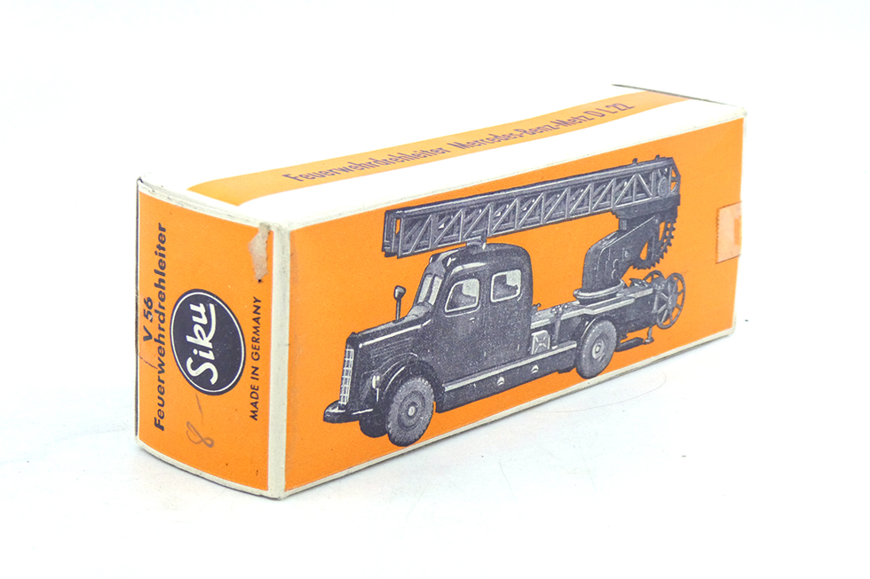 Siku - Mercedes D L22 grande échelle pompier V56