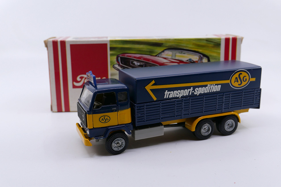 Tekno - Volvo F89 porteur bâchéASG 425