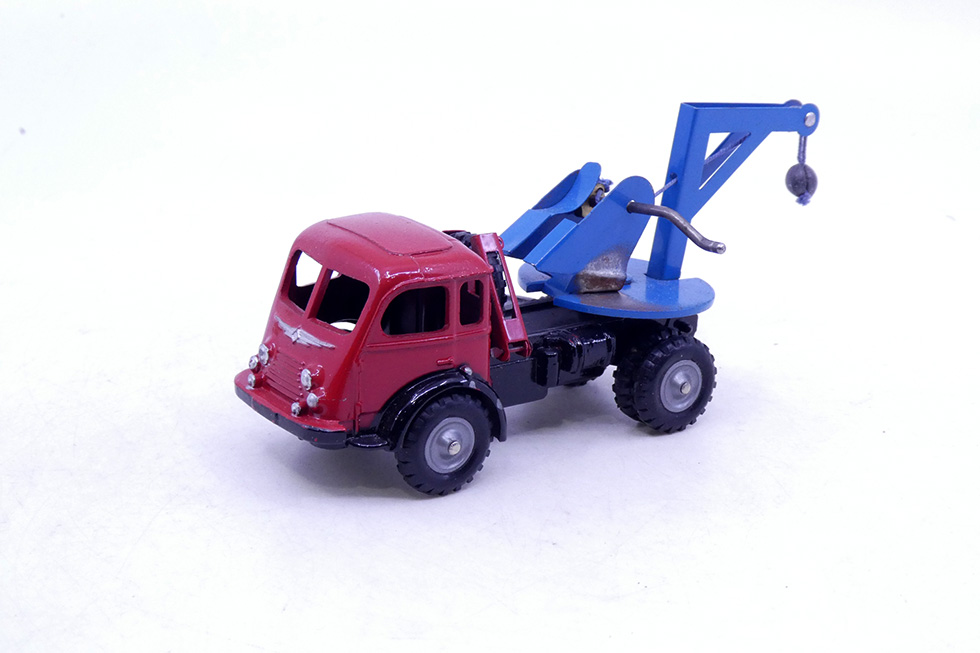 C.I.J. - Renault 120cv dépanneuse 3-81