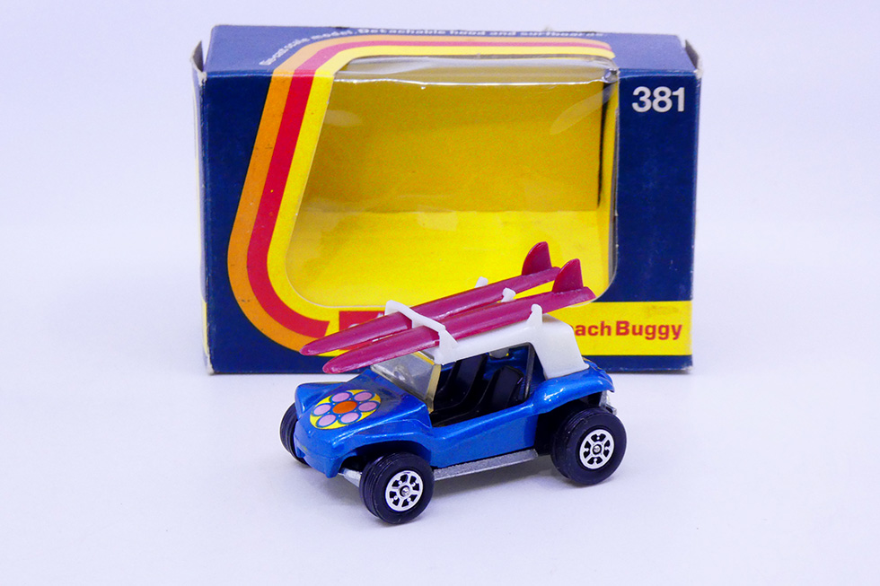 Corgi Toys - Auto Beach buggy avec planches de surf 381