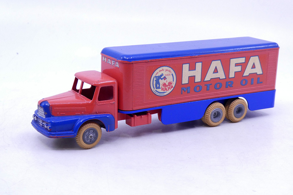 JRD - Unic Lautaret fourgon tôlé Hafa 126