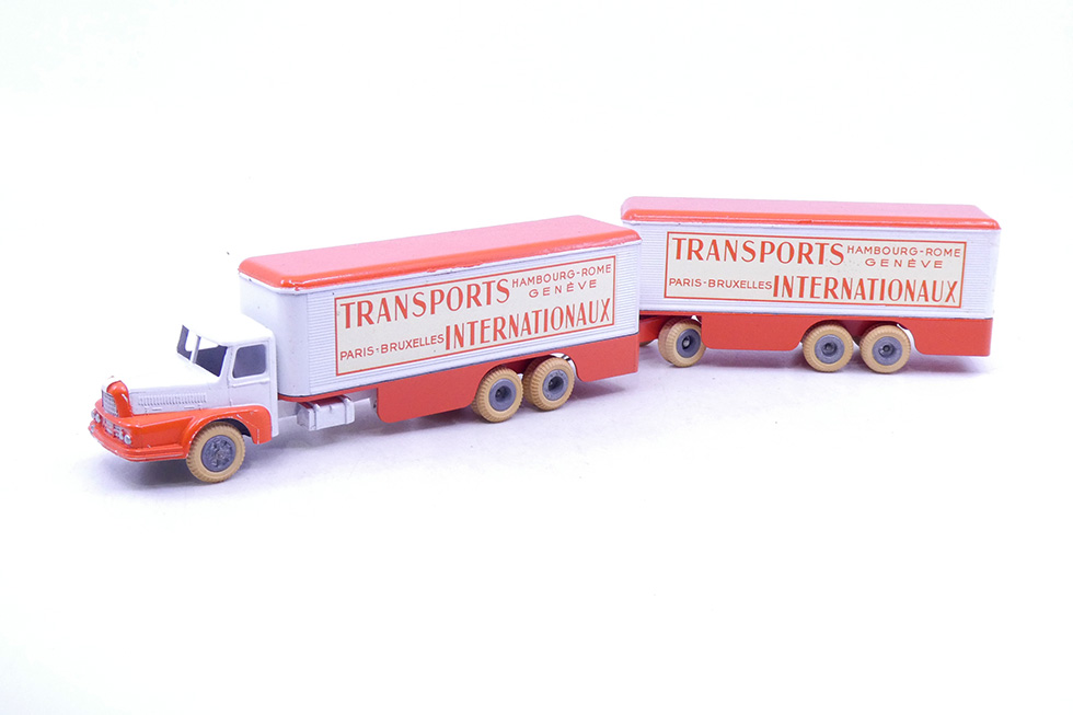 JRD - Unic Lautaret tracteur porteur Transports Internationaux 127