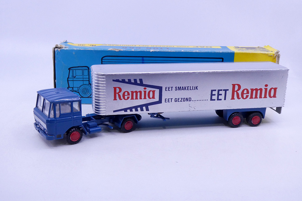 Lion Car - DAF 2600 semi remorque Remia 36.