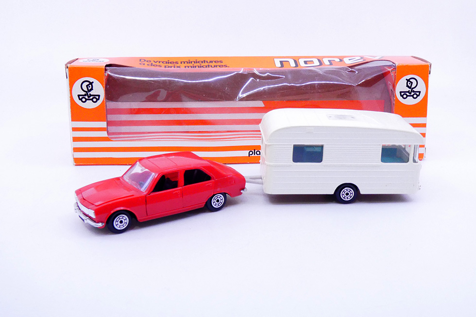 Norev - Peugeot 504 avec caravane panoramic 93