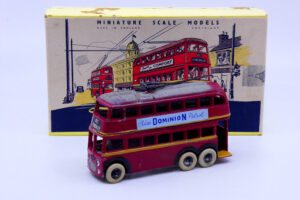 Taylor and Barret - Trolleybus deux étages Use Dominion Petrol 819