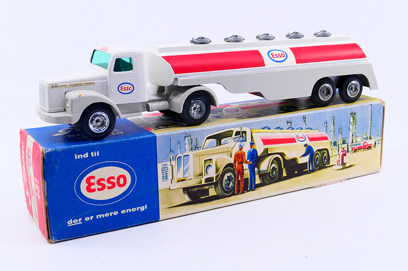 Tekno - Scania 110 semi remorque citerne Esso 481