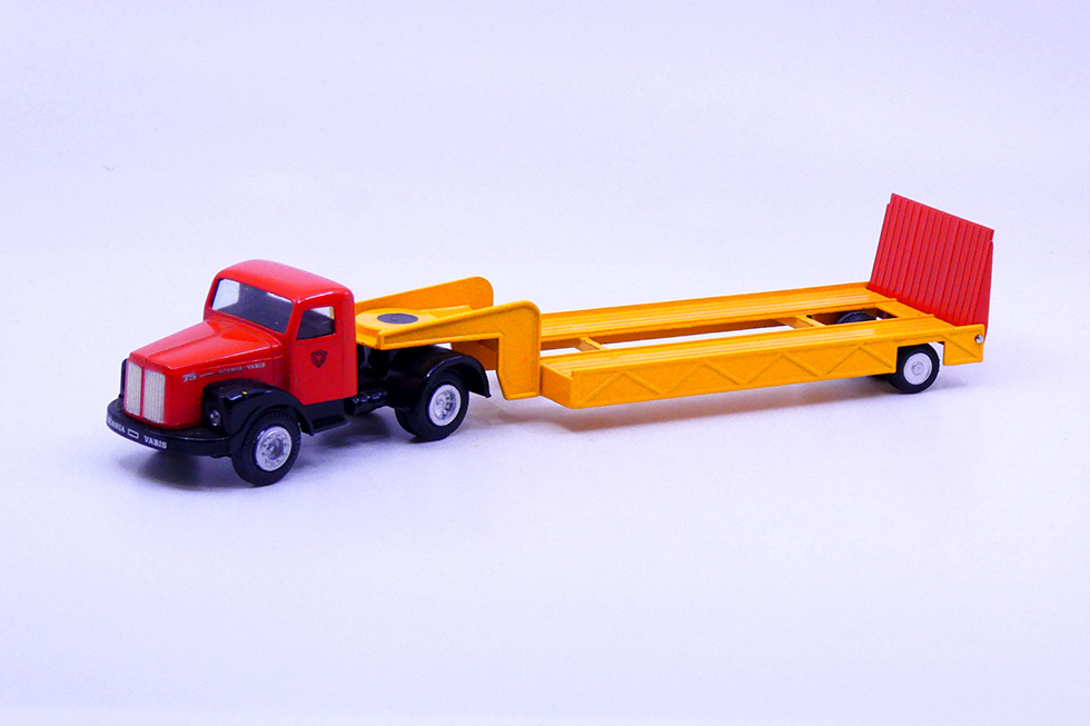 Tekno - Scania 75 tracteur semi remorque surbaissé porte enginAkerman 861