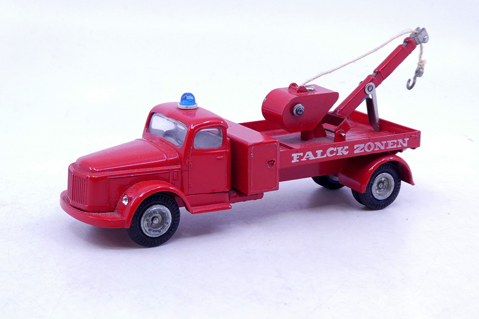 Tekno - Volvo N88 Titan dépanneuse Falck 436