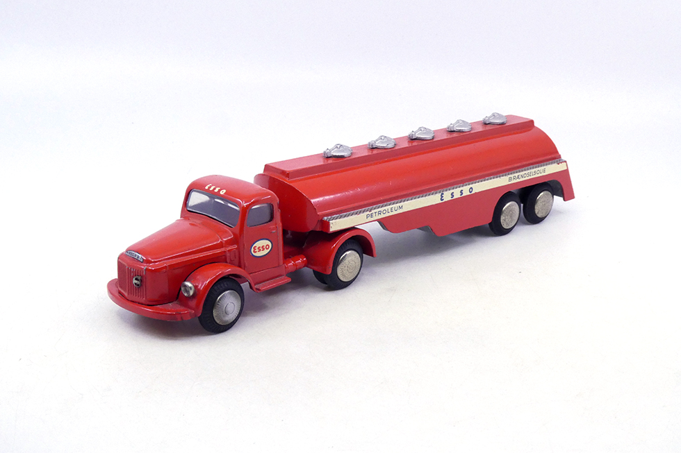 Tekno - Volvo N88 semi remorque citerne Esso 434