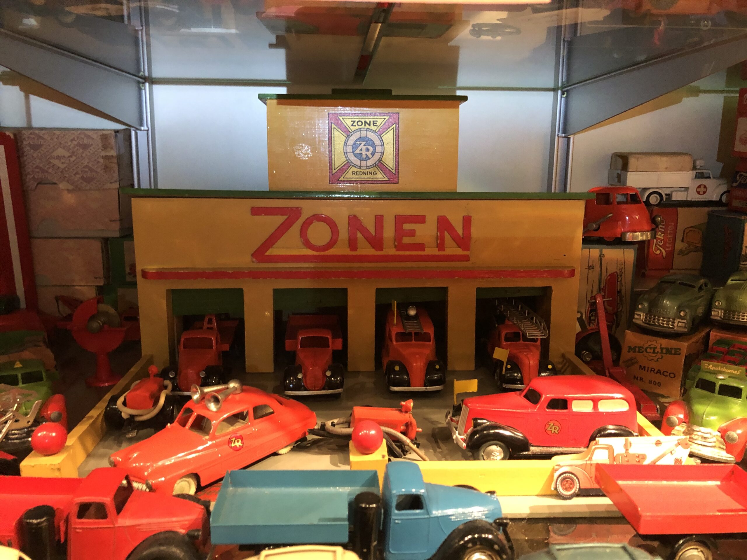 Tekno caserne pompier avec véhicules Collection AutoJaune