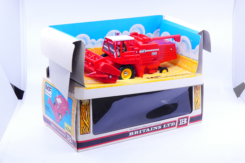 Britains - Massey Ferguson combine harvester 760 9570