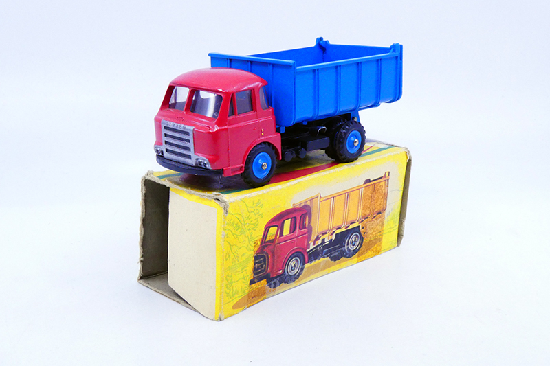 C.I.J. - Saviem JL20 benne charbonnière 4-80