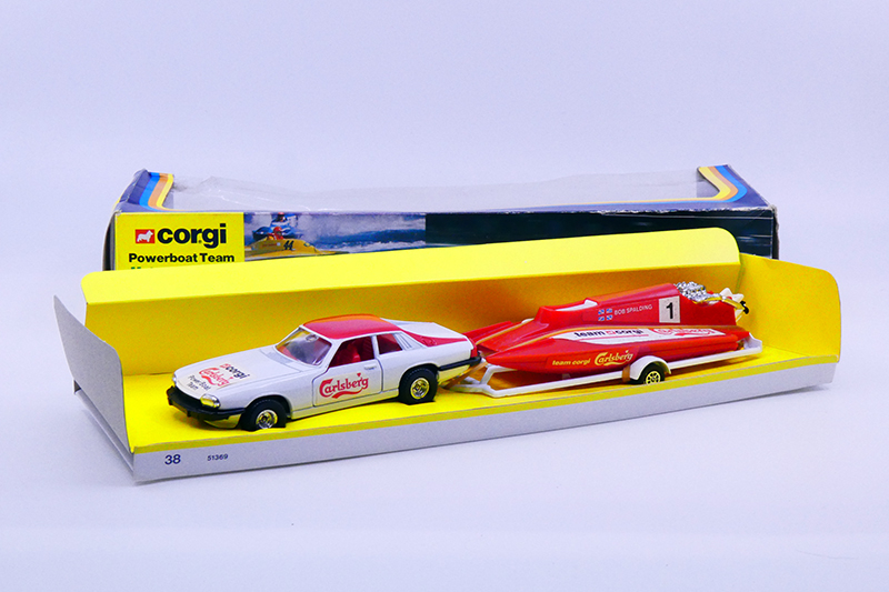 Corgi Toys - Jaguar XJS Carlsberg avec remorque et bateau de course 38